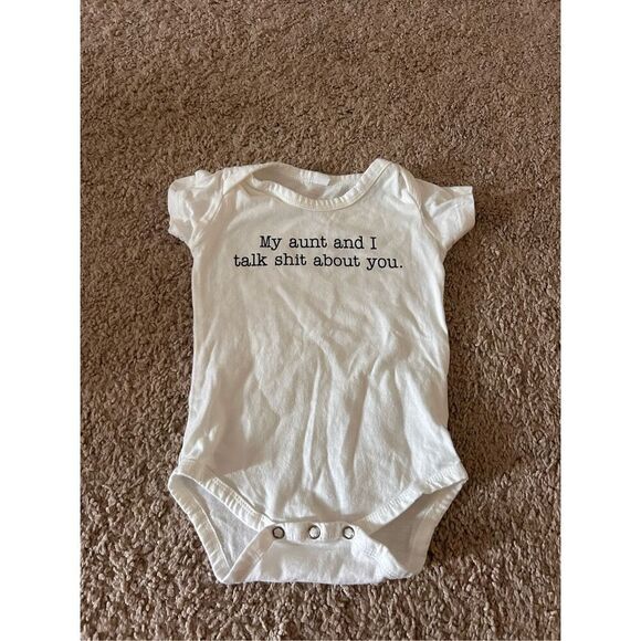 My aunt and I talk sh*t about you onsie size 0-3mos - Picture 1 of 3